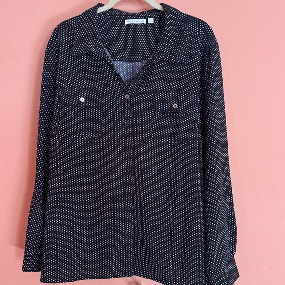 Black & white polkbutton down shirt with collar, pockets and adjustable sleeves. - Picture 1 of 7